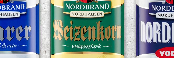 Das Bild zeigt alle klaren Spirituosen von NN auf hellem Hintergrund.