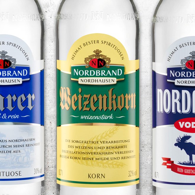 Das Bild zeigt alle klaren Spirituosen von NN auf hellem Hintergrund.